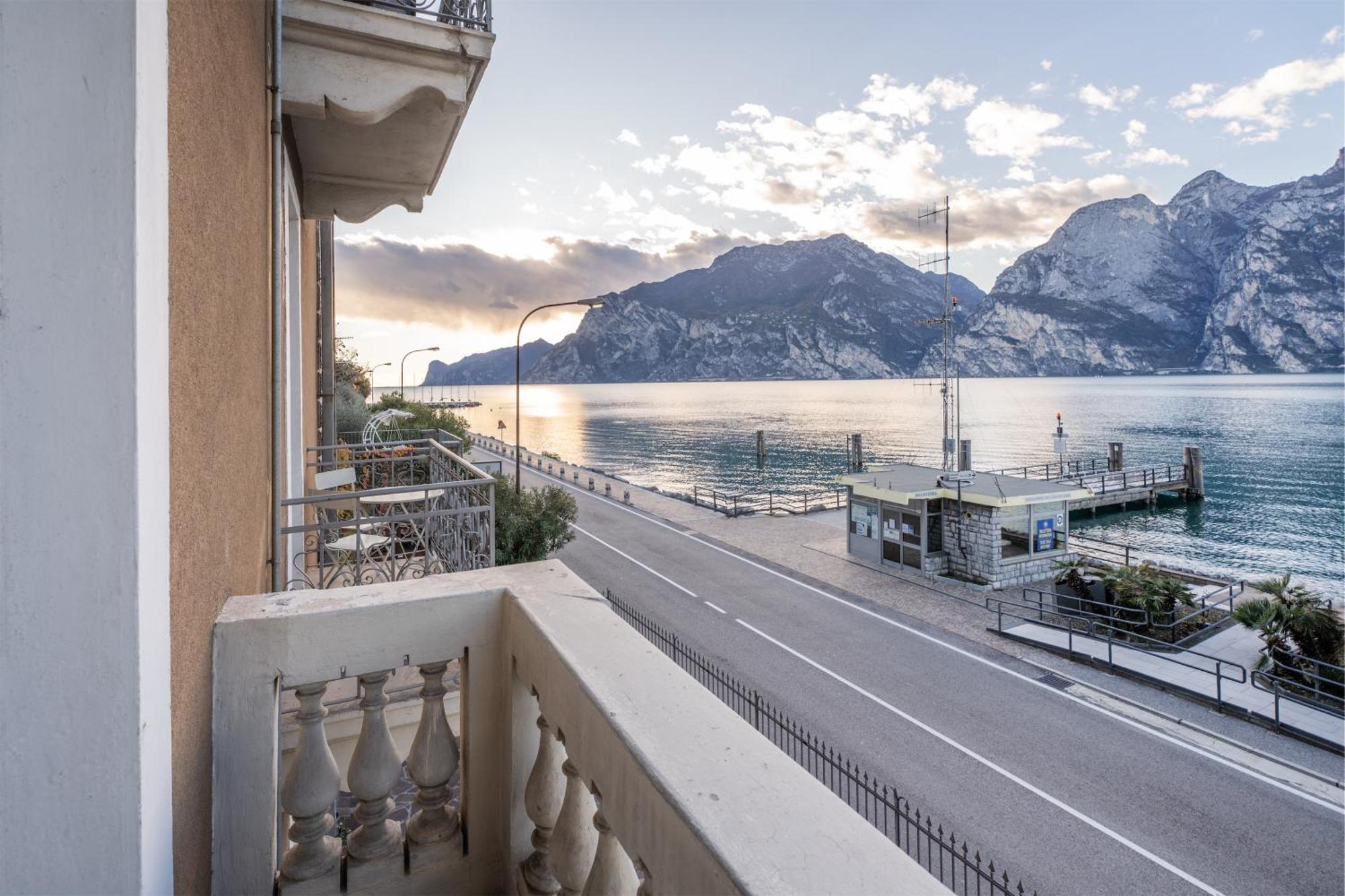 Lake Sensation - Garda Lake View Torbole Sul Garda ภายนอก รูปภาพ